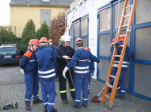 Ausbildungsabend be der Jugendfeuerwehr, Thema Leitern